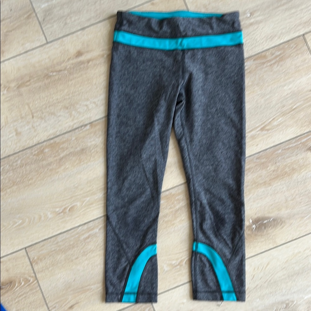 Lululemon Gray and Teal Women’s Cropped Leggings Size 4